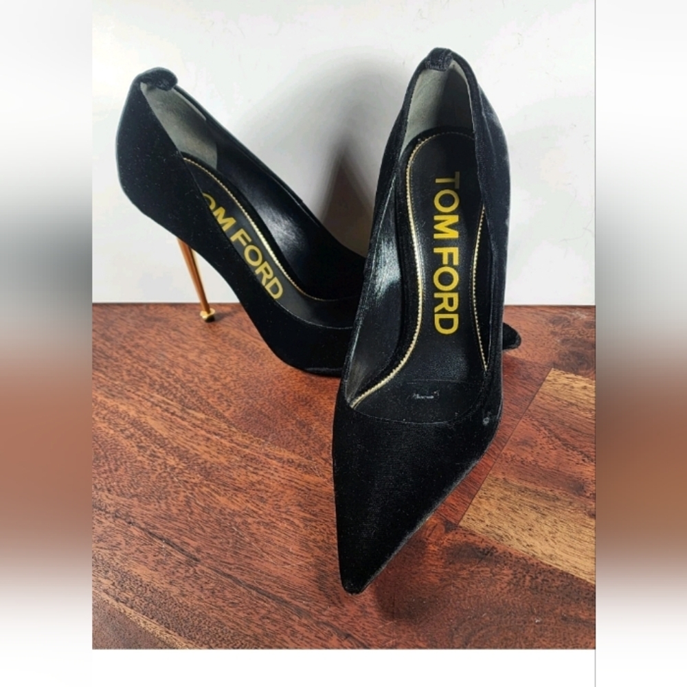 Tom Ford Black High Heel Velvet Pump Shoes Sz 39.5 EUR Superb Condition